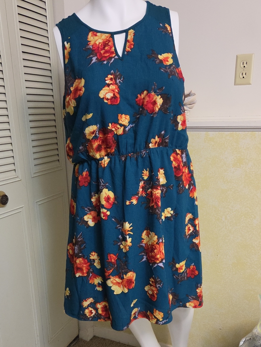 41 Hawthorn Teal Floral Keyhole Midi Dress